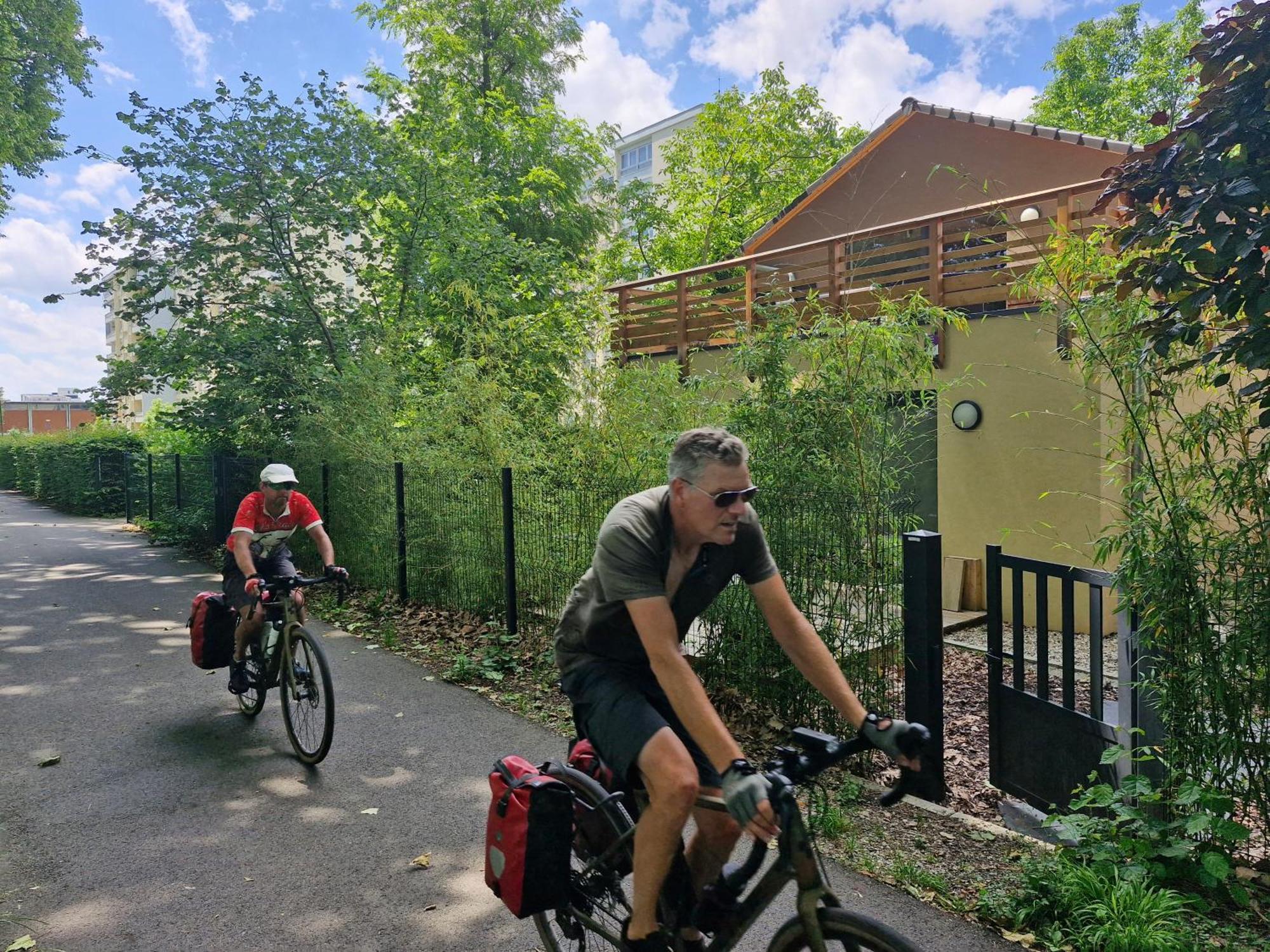 Gite-Appart Com' "Des Cimes Et Jardin" Illkirch-Graffenstaden Esterno foto